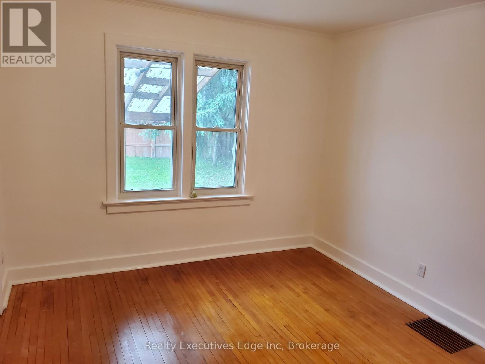 20 Armstrong Avenue, Guelph, Ontario  N1E 5W8 - Photo 3 - X12236747