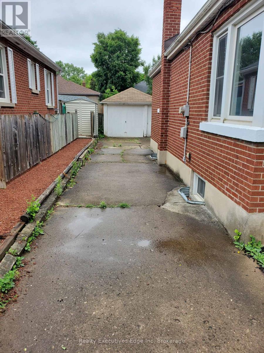 20 Armstrong Avenue, Guelph, Ontario  N1E 5W8 - Photo 8 - X12236747