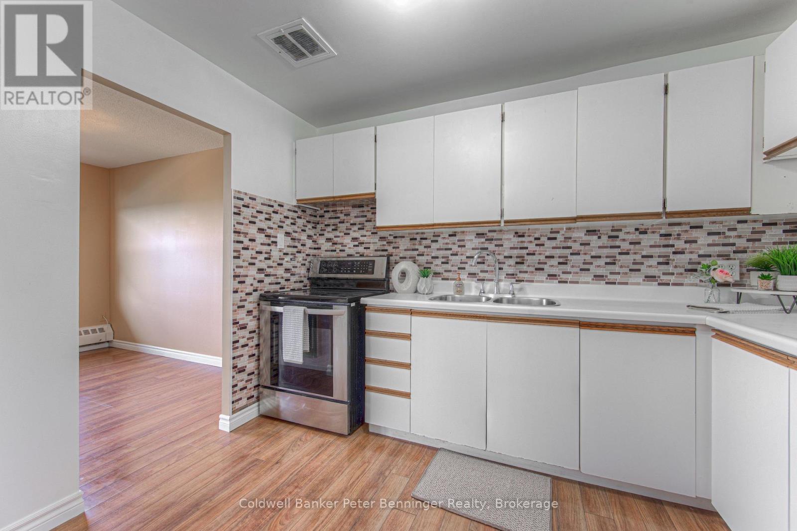714 - 1100 Courtland Avenue E, Kitchener, Ontario  N2C 2H9 - Photo 6 - X12236758