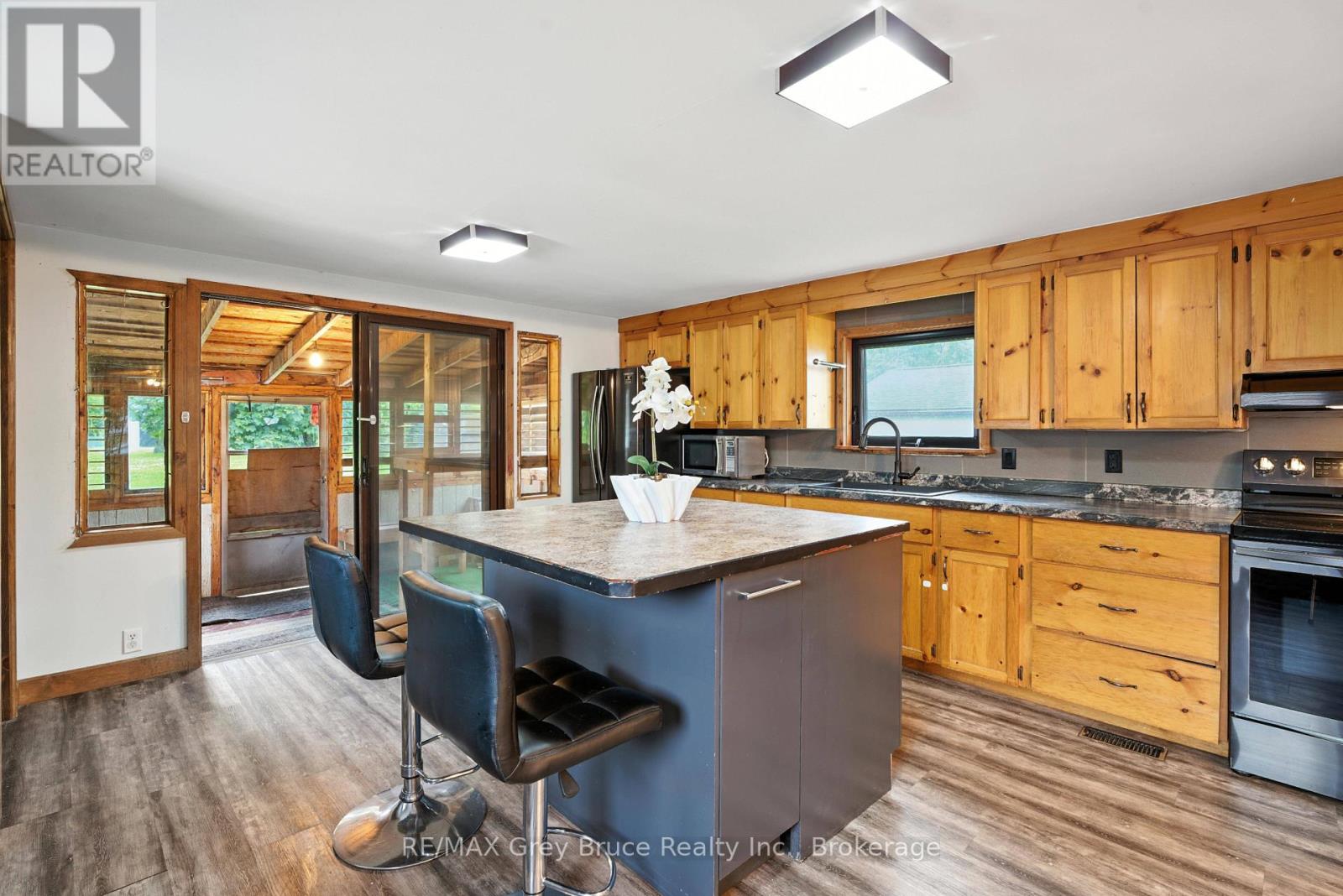 1857 6th Avenue E, Owen Sound, Ontario  N4K 2W1 - Photo 11 - X12236767