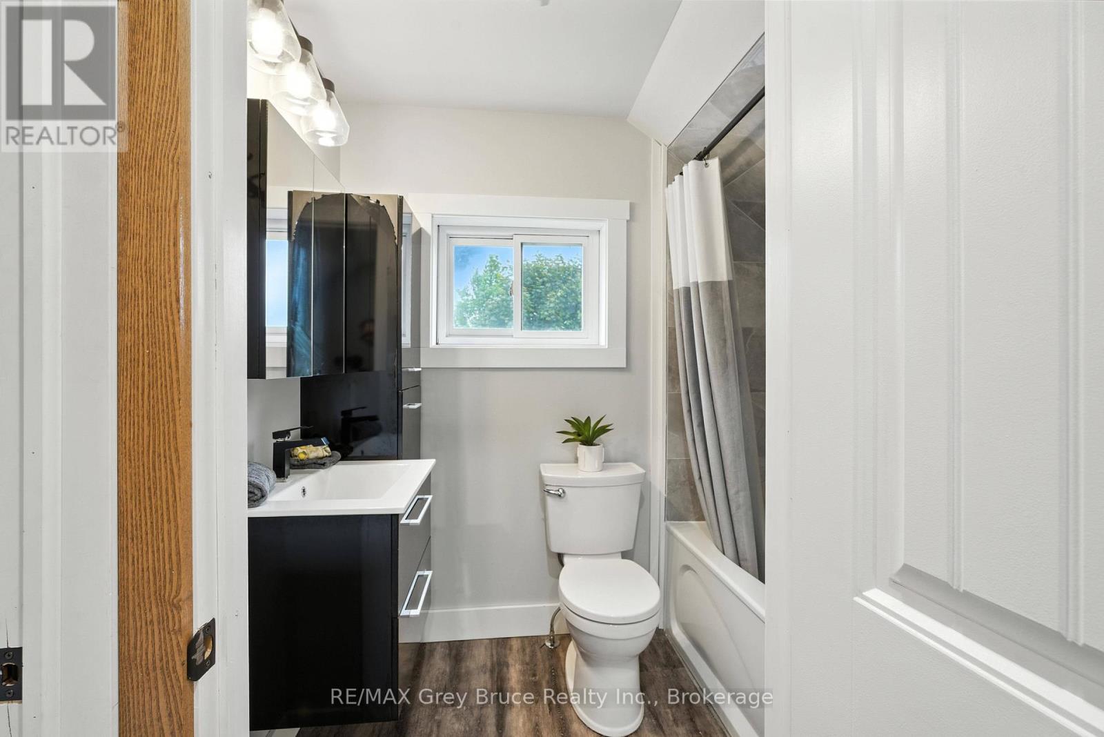 1857 6th Avenue E, Owen Sound, Ontario  N4K 2W1 - Photo 17 - X12236767