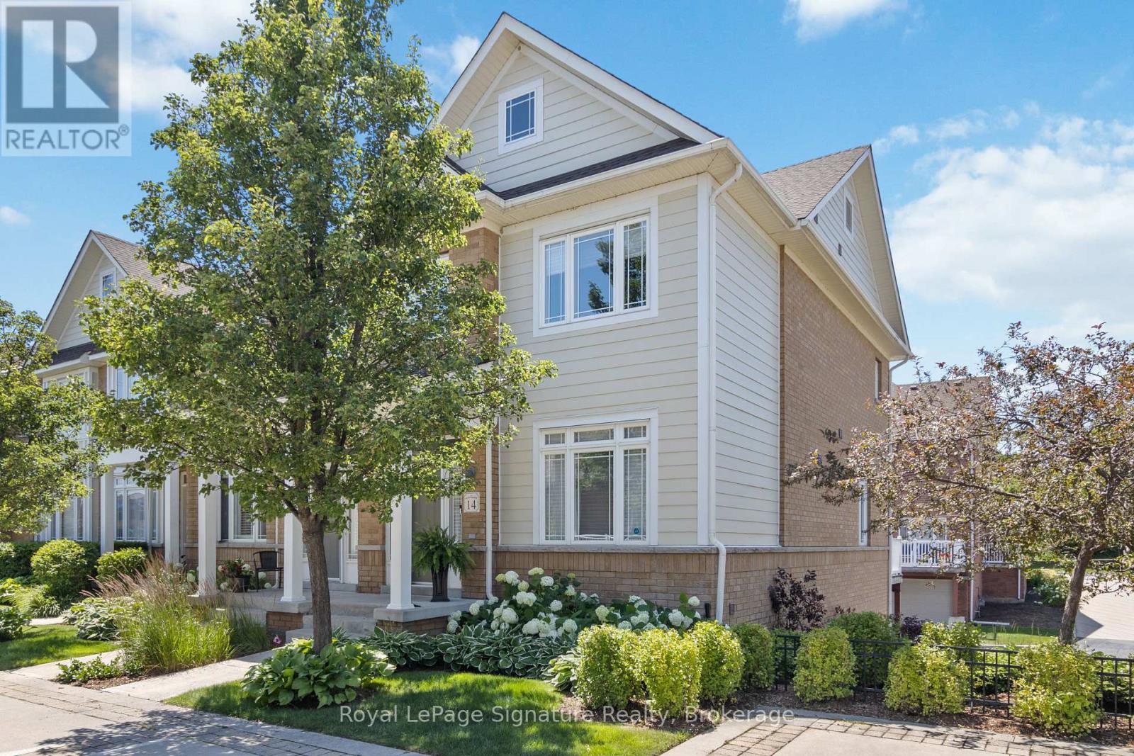 14 Montclair Mews, Collingwood, Ontario  L9Y 0J7 - Photo 3 - S12236947