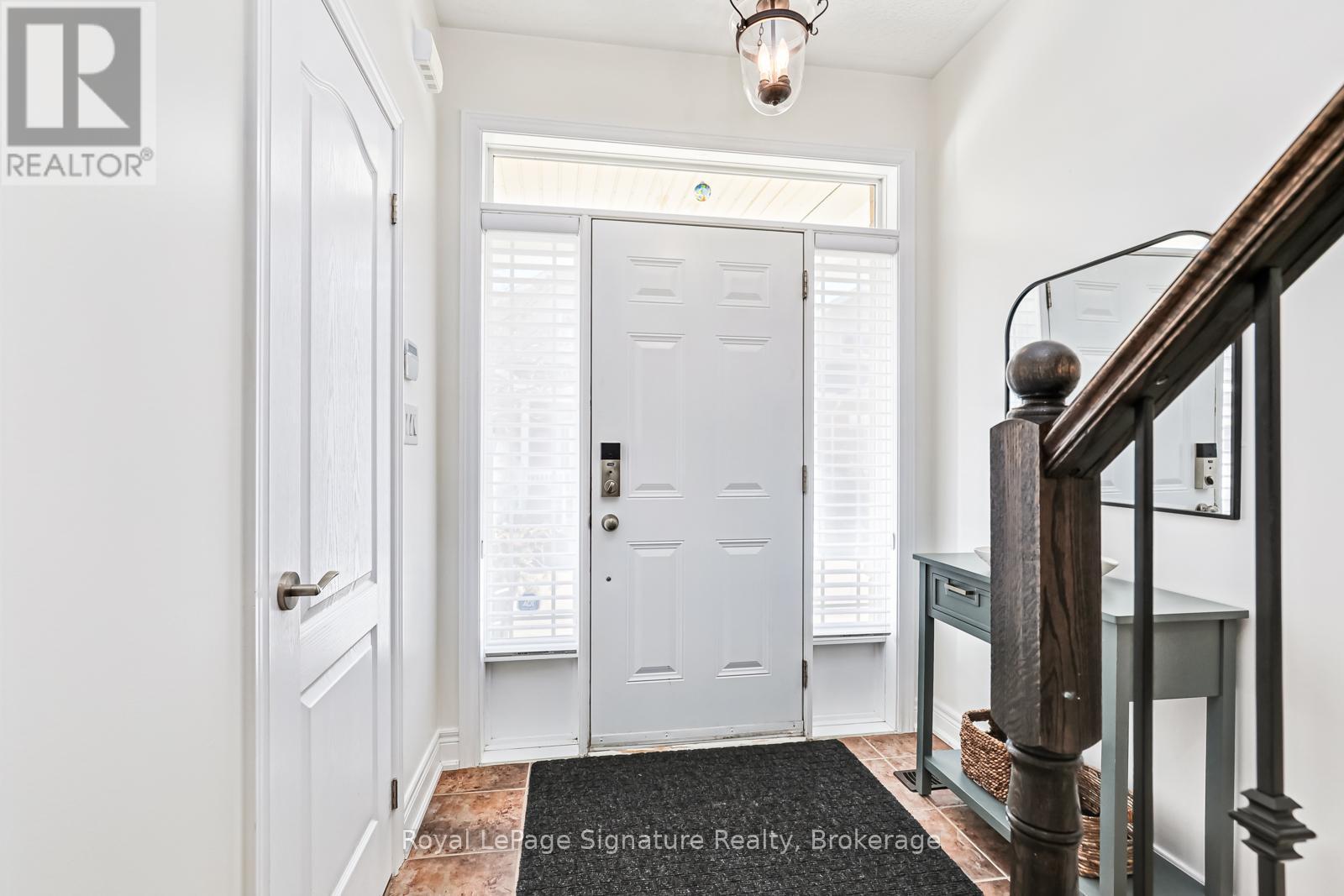 14 Montclair Mews, Collingwood, Ontario  L9Y 0J7 - Photo 5 - S12236947