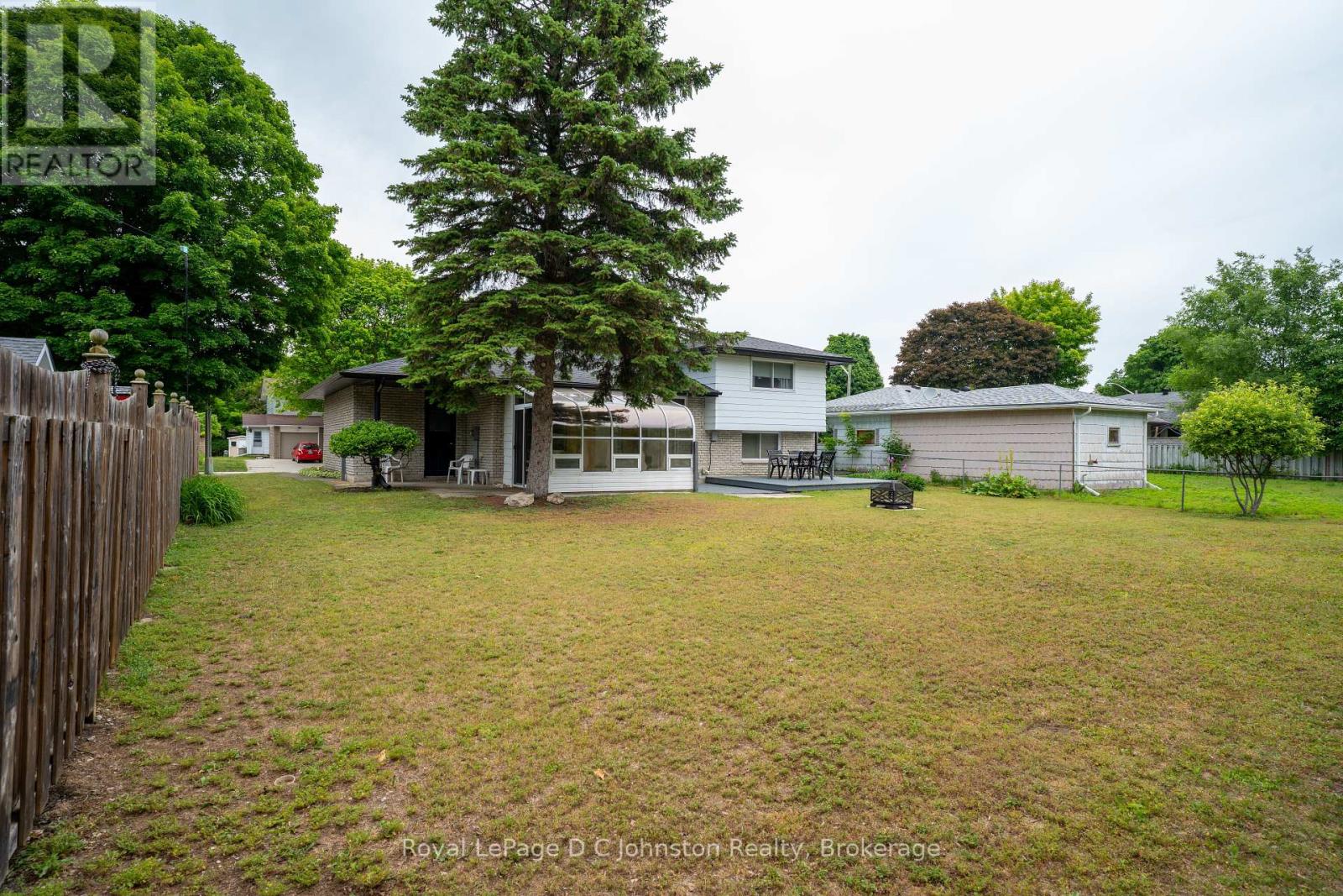 362 Crawford Street, Saugeen Shores, Ontario  N0H 2C2 - Photo 4 - X12236797