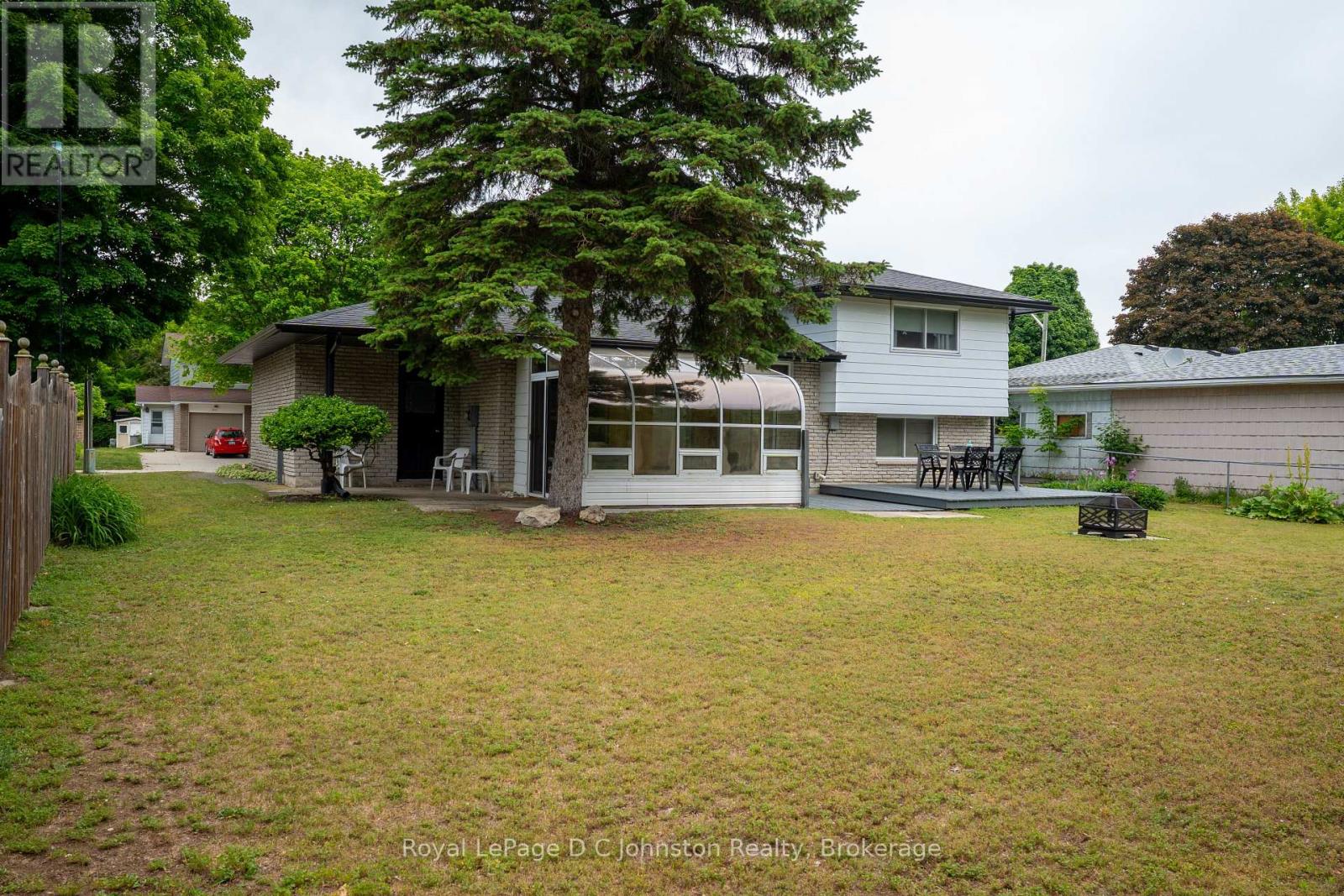 362 Crawford Street, Saugeen Shores, Ontario  N0H 2C2 - Photo 5 - X12236797