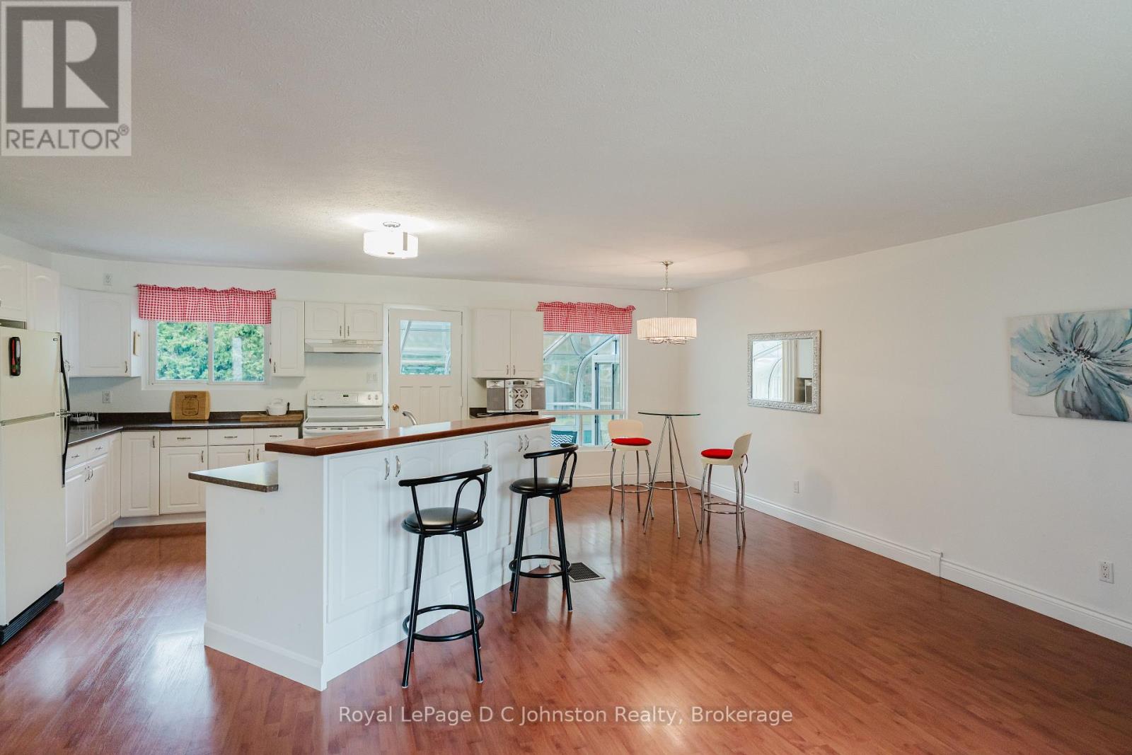 362 Crawford Street, Saugeen Shores, Ontario  N0H 2C2 - Photo 9 - X12236797