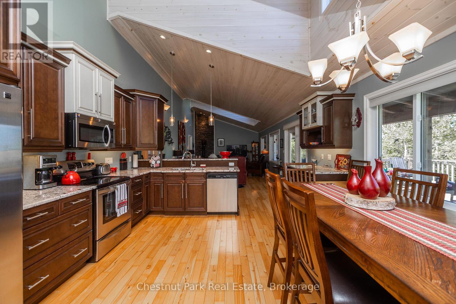 94 Zorra Drive, Northern Bruce Peninsula, Ontario  N0H 2R0 - Photo 16 - X12236962