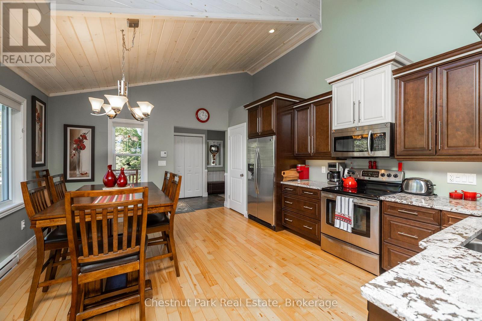 94 Zorra Drive, Northern Bruce Peninsula, Ontario  N0H 2R0 - Photo 18 - X12236962
