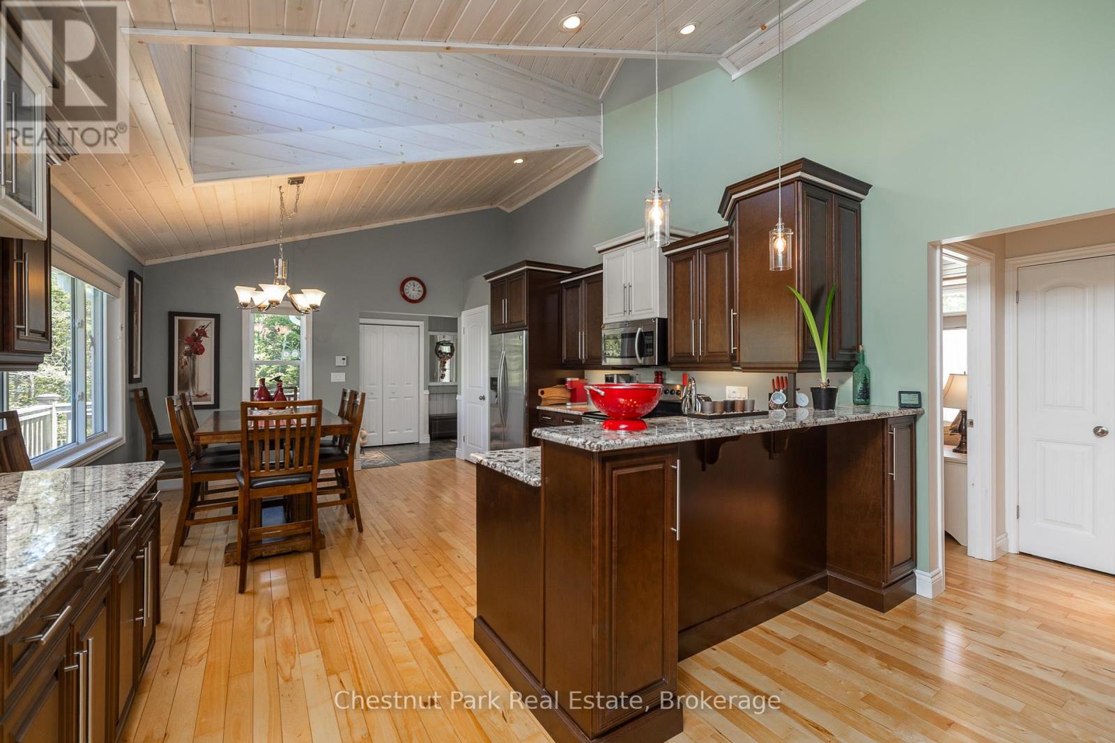 94 Zorra Drive, Northern Bruce Peninsula, Ontario  N0H 2R0 - Photo 19 - X12236962