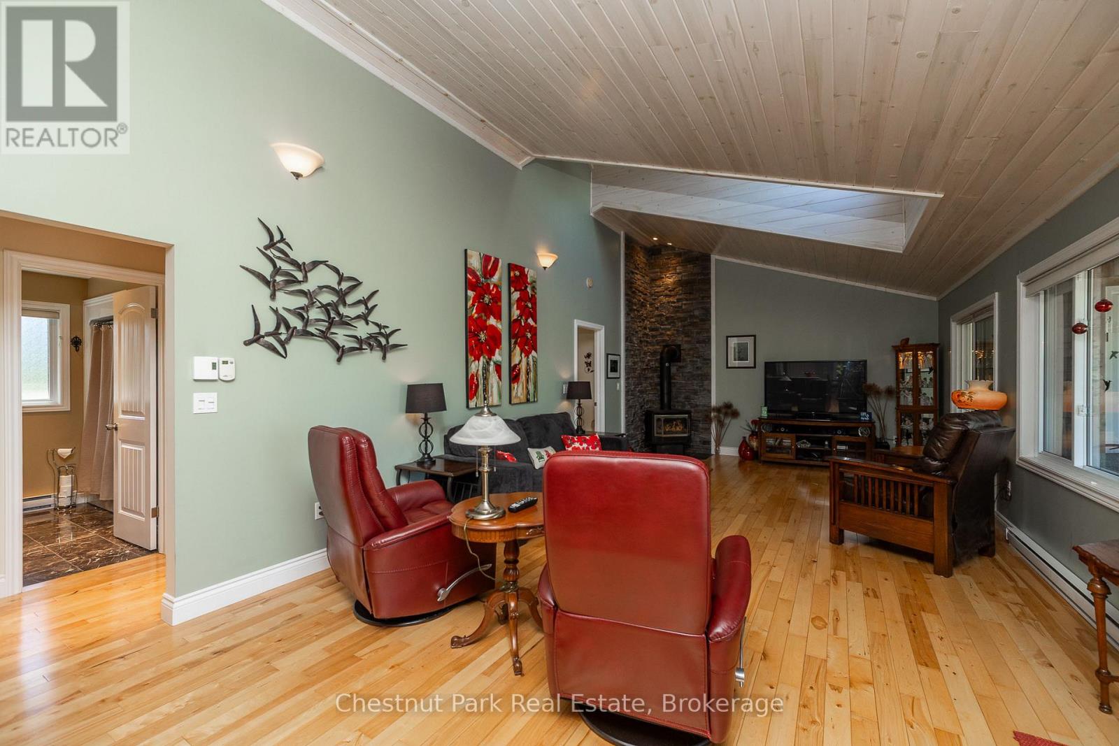 94 Zorra Drive, Northern Bruce Peninsula, Ontario  N0H 2R0 - Photo 20 - X12236962