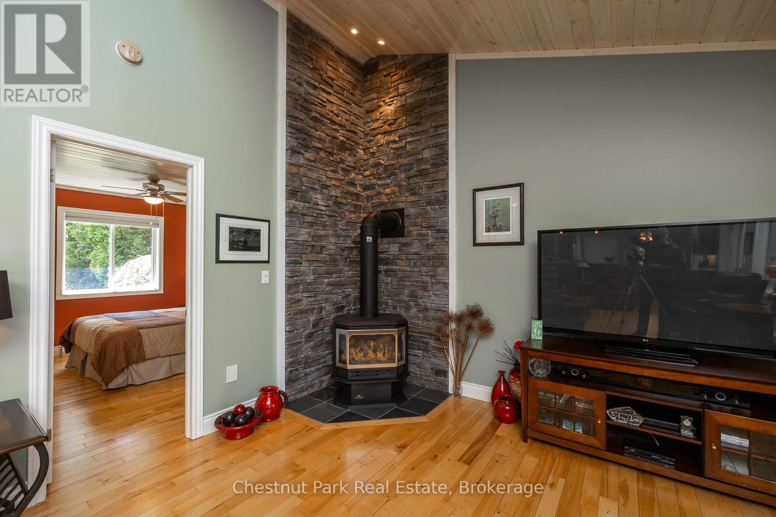 94 Zorra Drive, Northern Bruce Peninsula, Ontario  N0H 2R0 - Photo 24 - X12236962