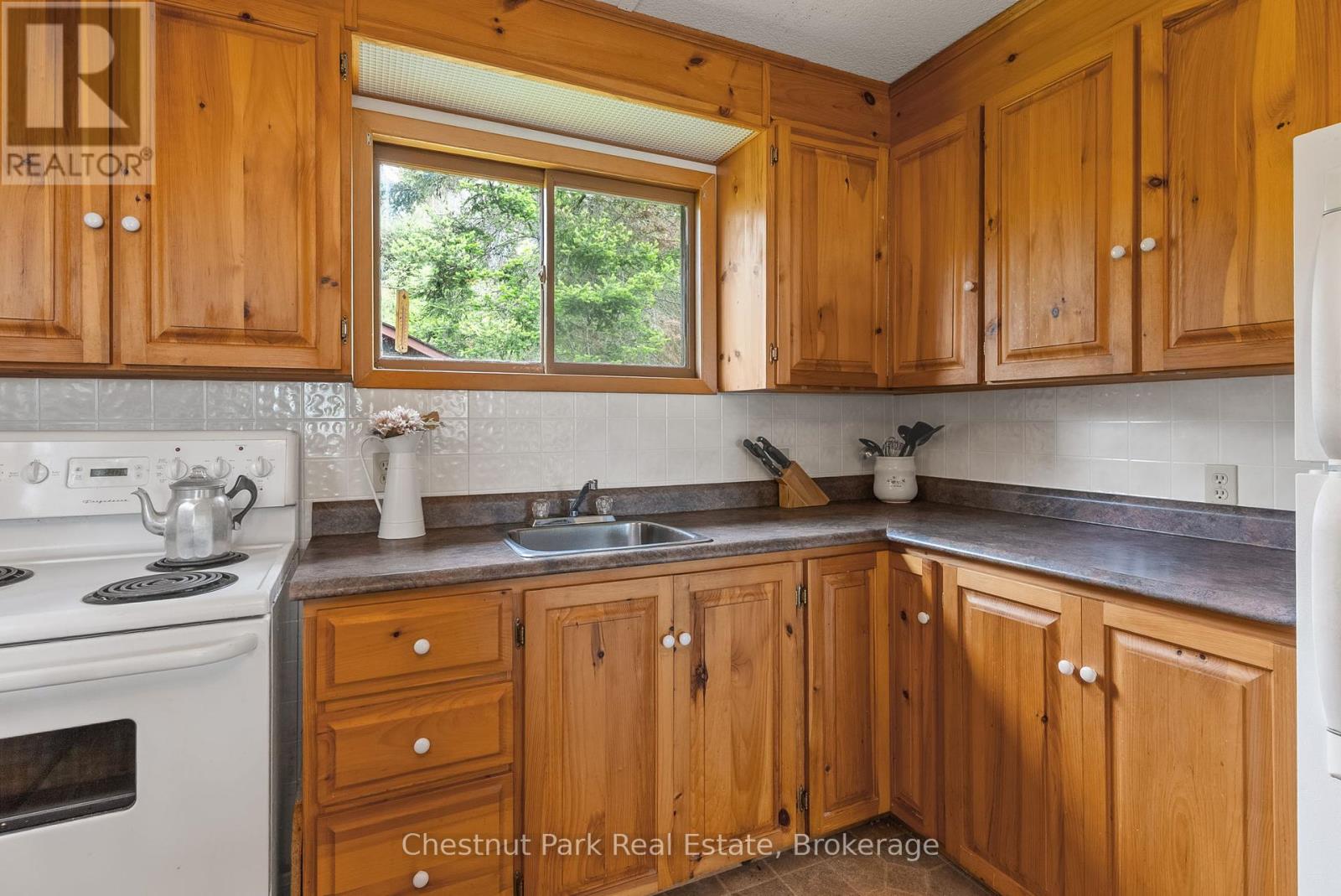 203b Lakeshore Drive, Strong, Ontario  P0A 1Z0 - Photo 15 - X12237022