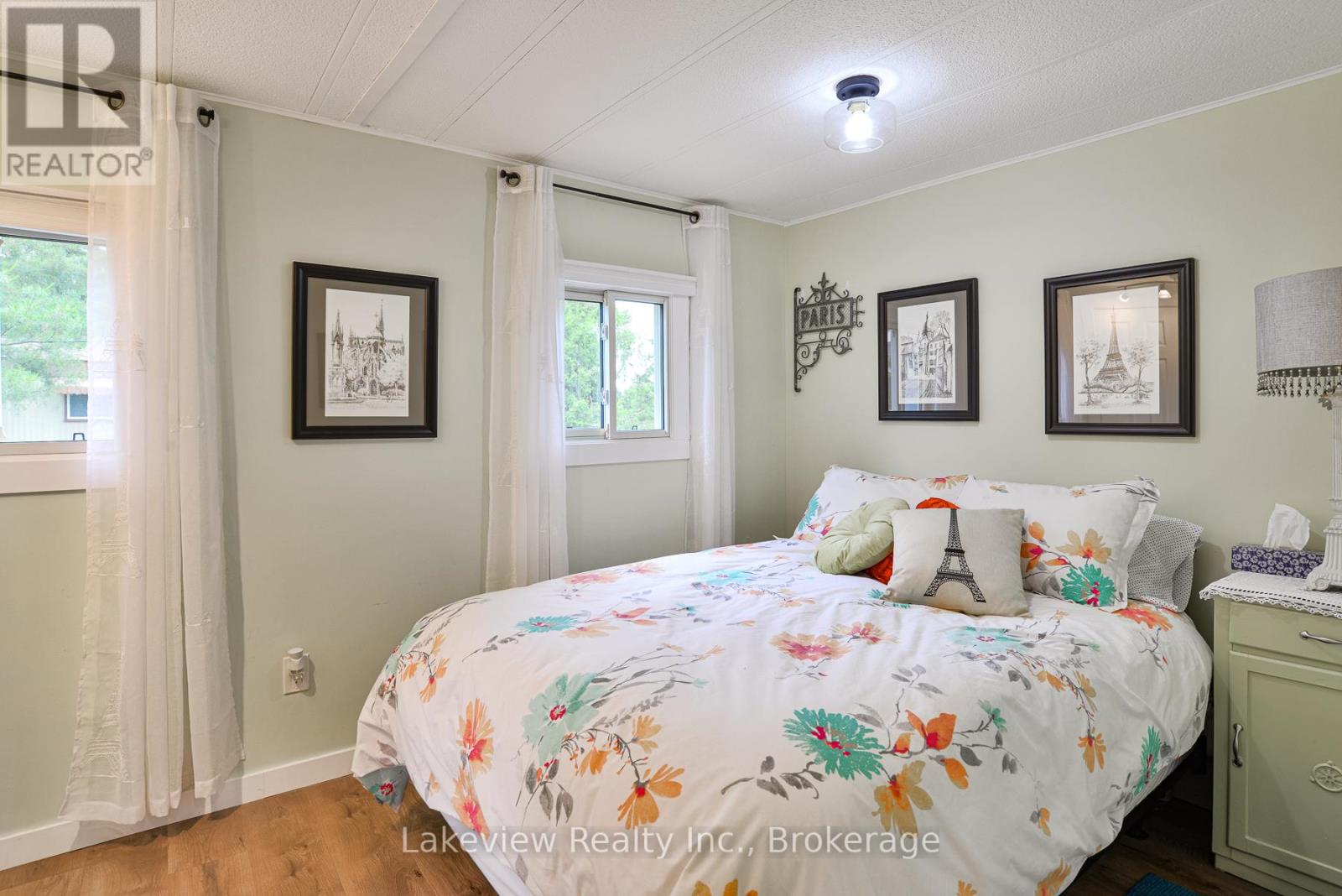 17 Montgreenan Drive, Oro-Medonte, Ontario  L3V 0P9 - Photo 11 - S12237442
