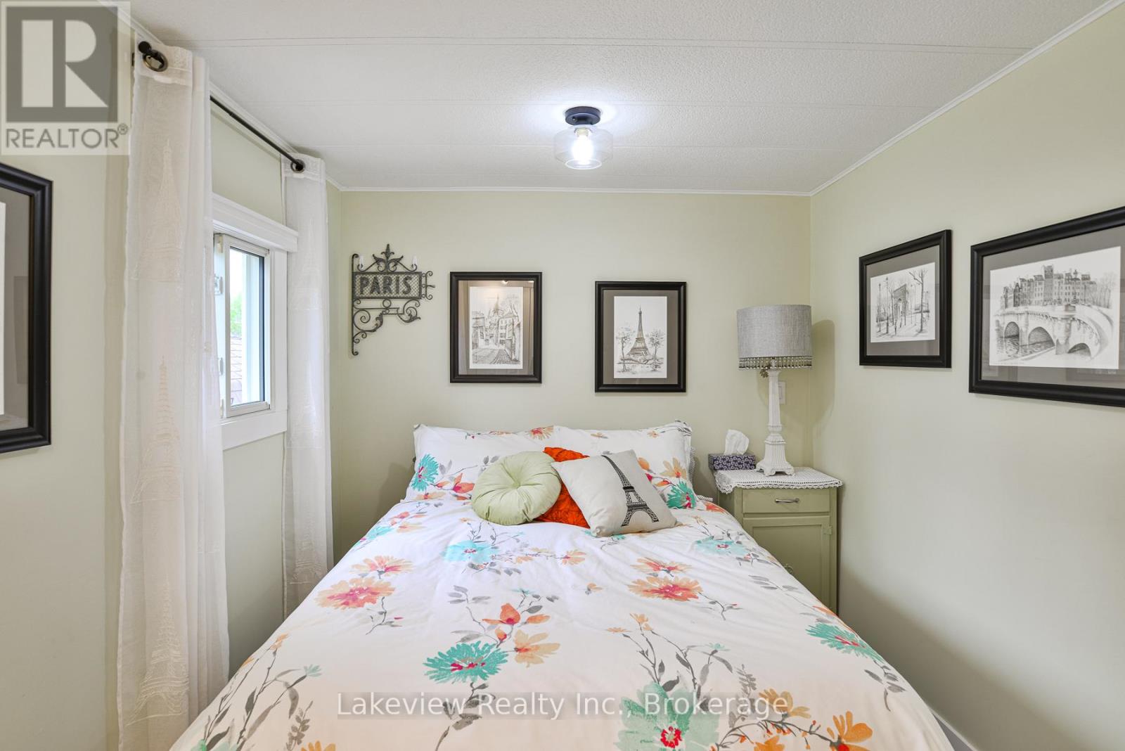 17 Montgreenan Drive, Oro-Medonte, Ontario  L3V 0P9 - Photo 12 - S12237442