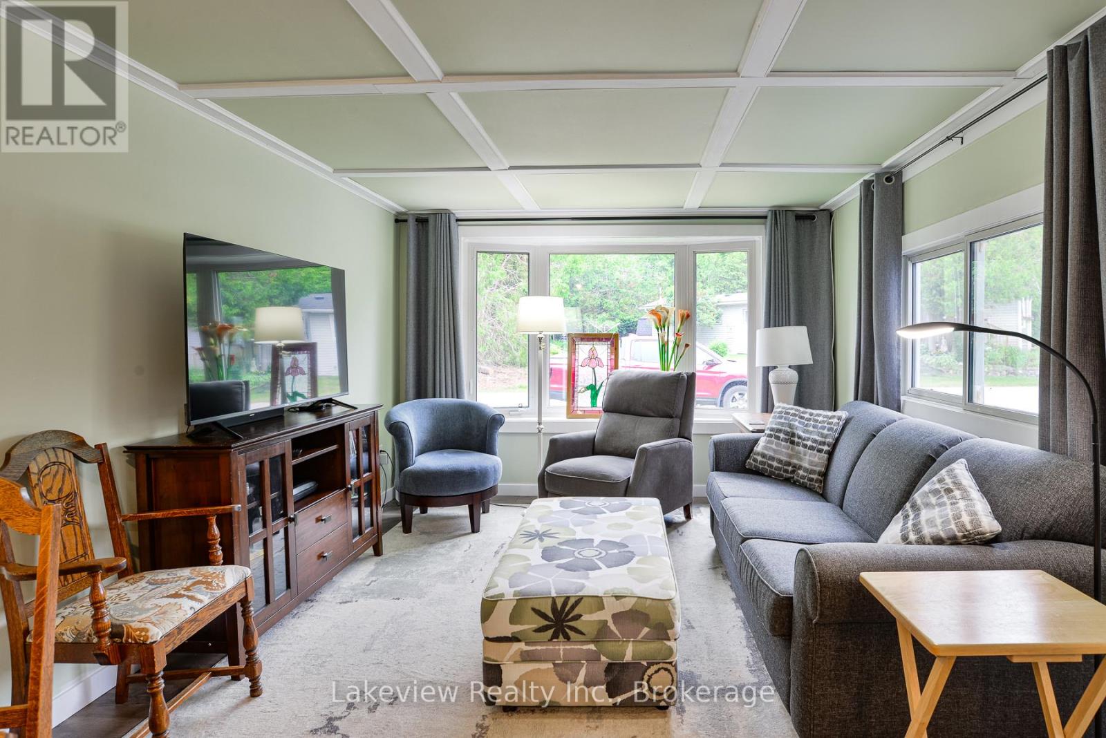 17 Montgreenan Drive, Oro-Medonte, Ontario  L3V 0P9 - Photo 4 - S12237442
