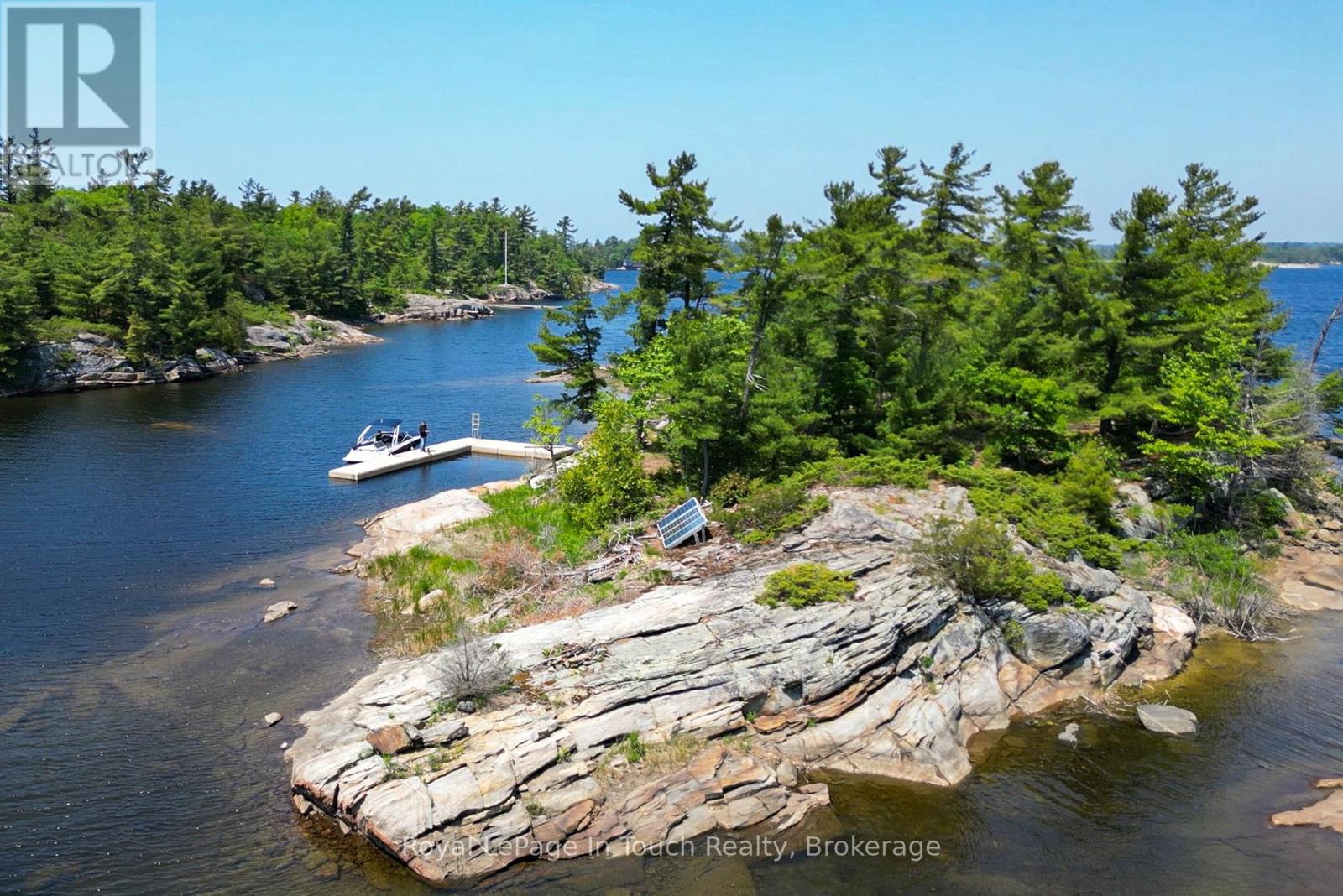 2 ISLAND 1690, Georgian Bay, Ontario