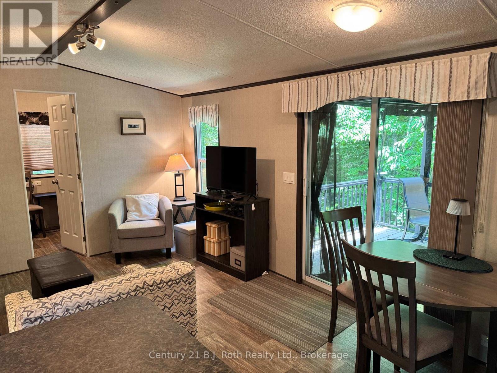 767 Poplar Crescent, Bracebridge, Ontario  P1L 1W9 - Photo 7 - X12237559