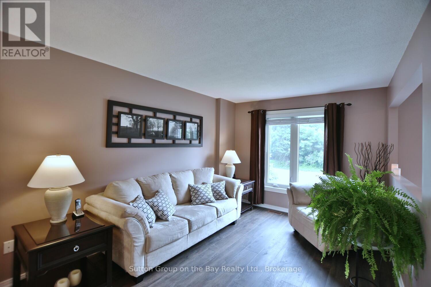 30 Acorn Crescent, Wasaga Beach, Ontario  L9Z 1L6 - Photo 10 - S12237574
