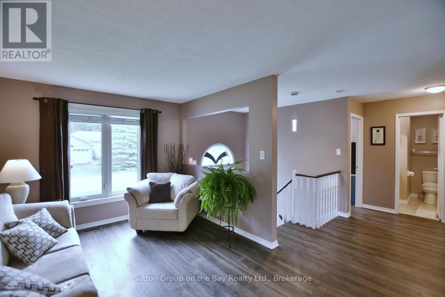 30 Acorn Crescent, Wasaga Beach, Ontario  L9Z 1L6 - Photo 9 - S12237574