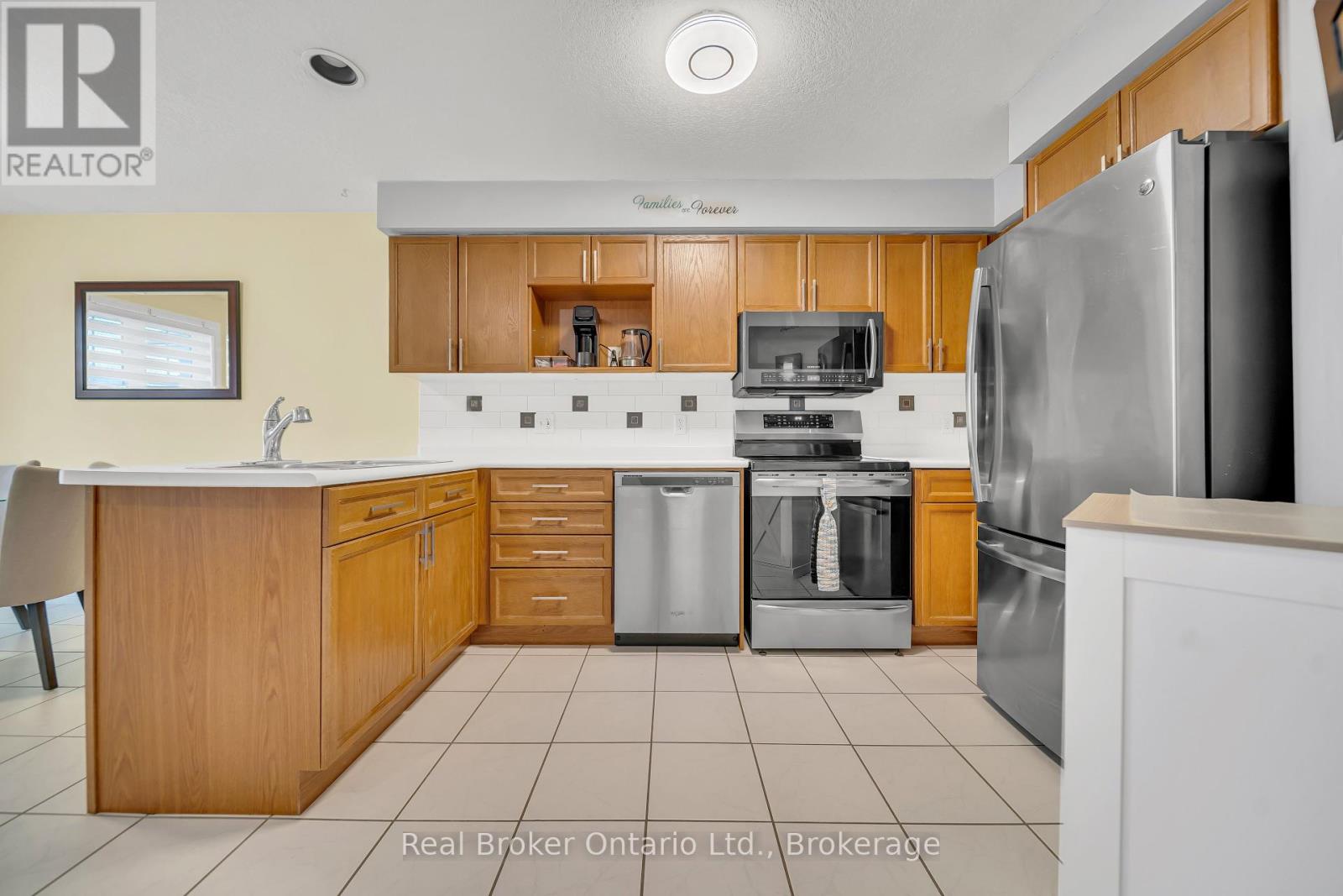86 Milson Crescent, Guelph, Ontario  N1C 1G6 - Photo 7 - X12237958