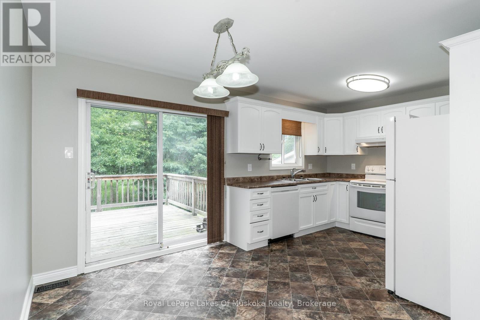 61 Tamarack Trail, Bracebridge, Ontario  P1L 1Z1 - Photo 11 - X12238082
