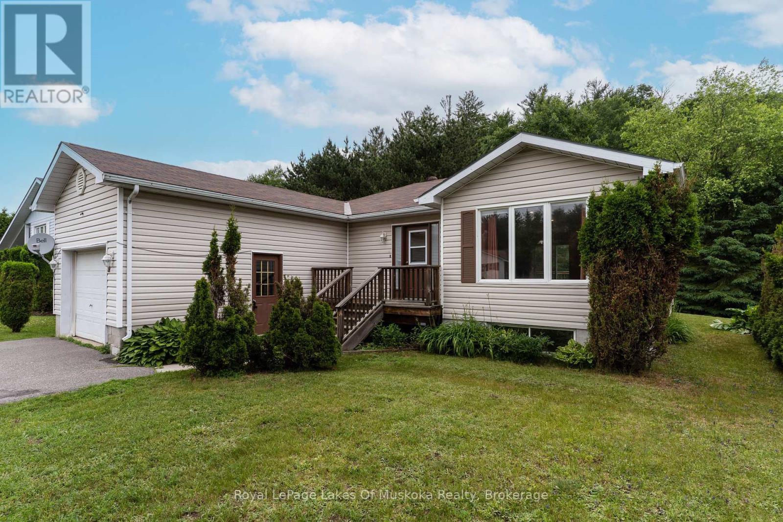 61 Tamarack Trail, Bracebridge, Ontario  P1L 1Z1 - Photo 2 - X12238082