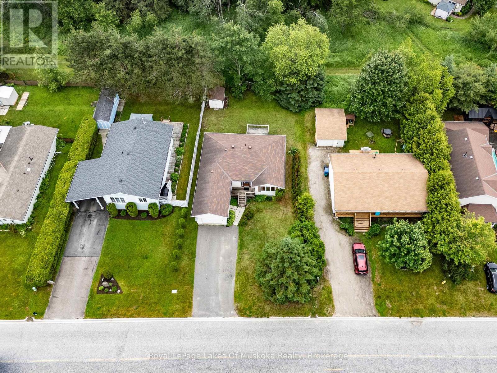 61 Tamarack Trail, Bracebridge, Ontario  P1L 1Z1 - Photo 3 - X12238082