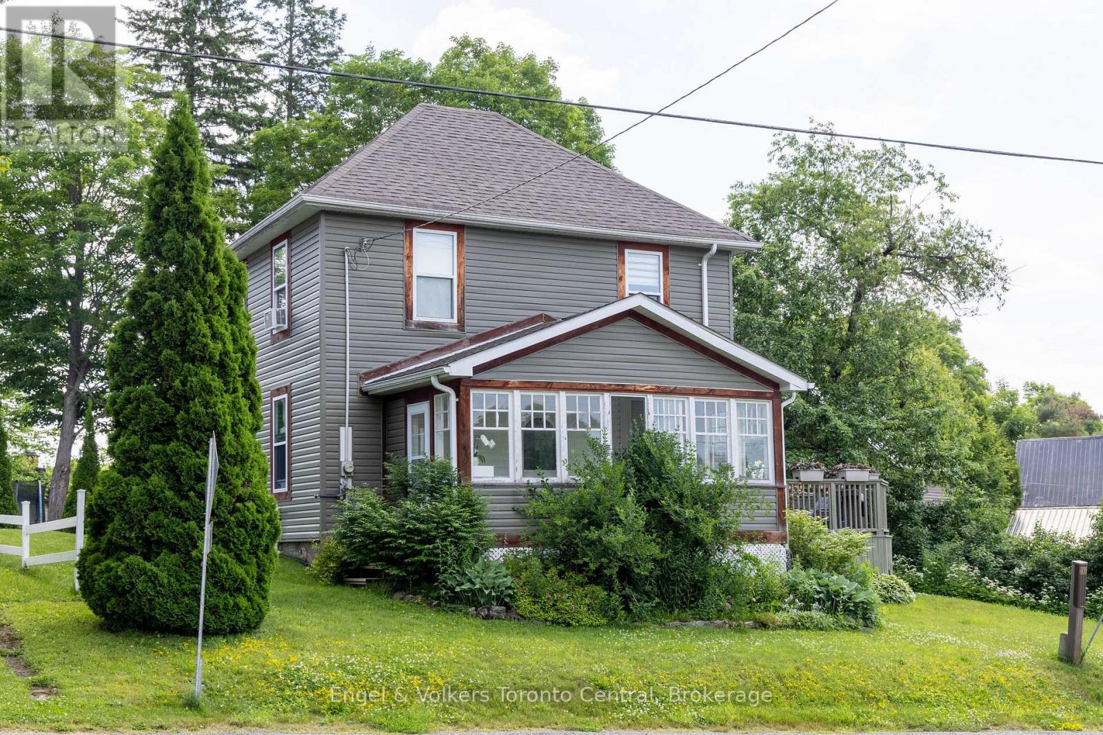 82 Entrance Drive, Bracebridge, Ontario  P1L 1H3 - Photo 2 - X12238795