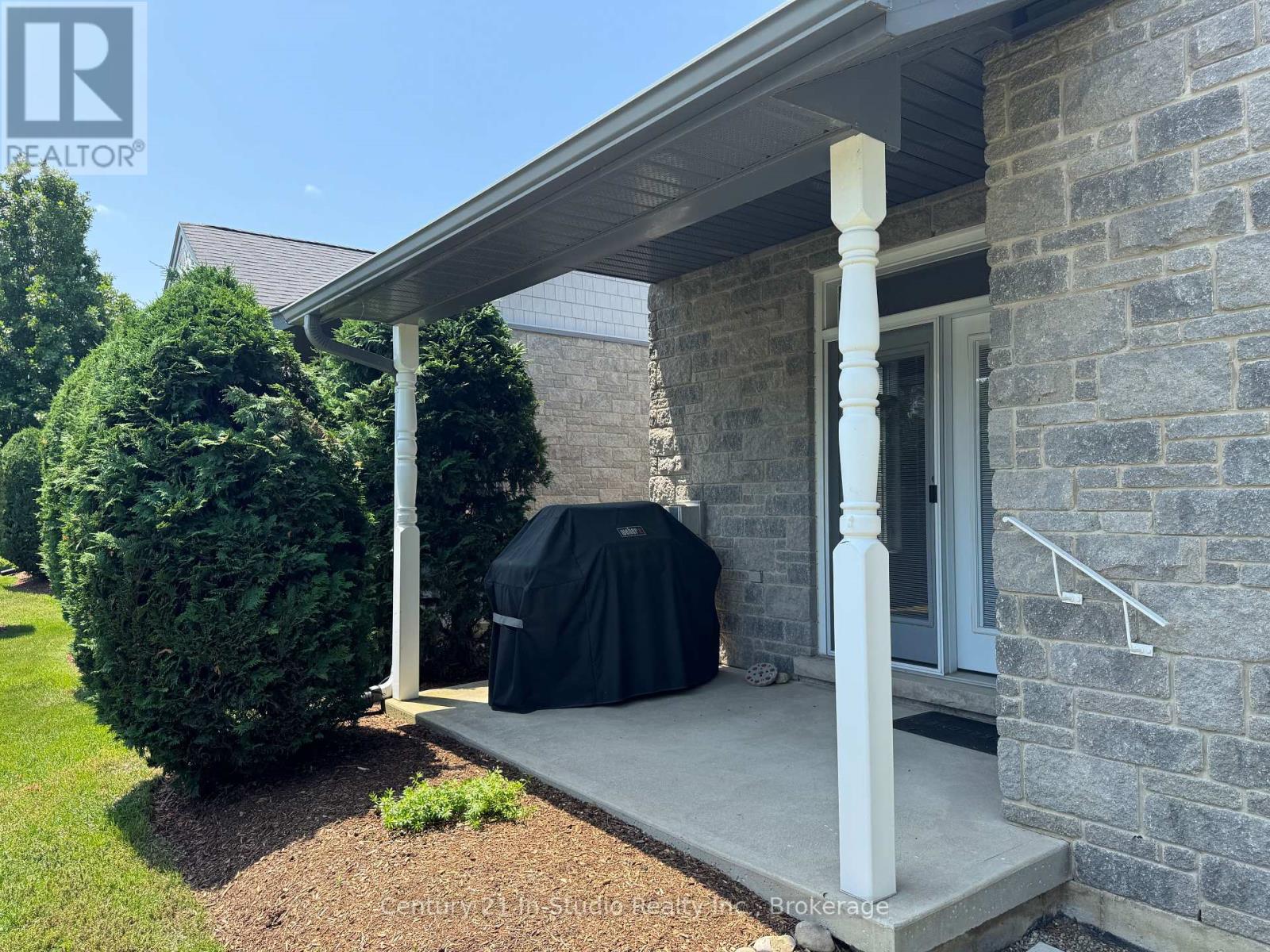17 - 190 Morpeth Street, Saugeen Shores, Ontario  N0H 2L0 - Photo 2 - X12238839