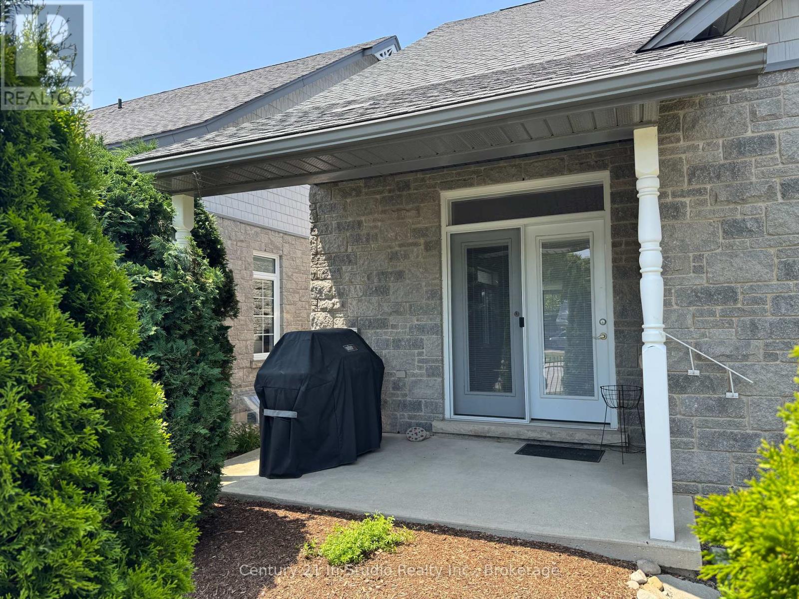 17 - 190 Morpeth Street, Saugeen Shores, Ontario  N0H 2L0 - Photo 3 - X12238839