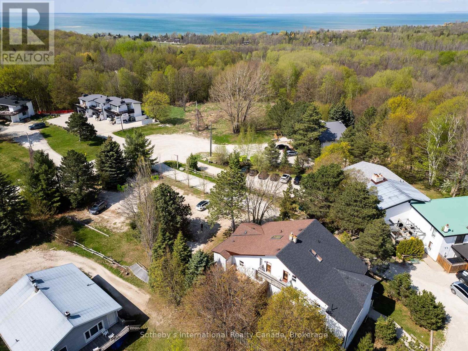 210 Arlberg Crescent, Blue Mountains, Ontario  L9Y 0M1 - Photo 12 - X12238894