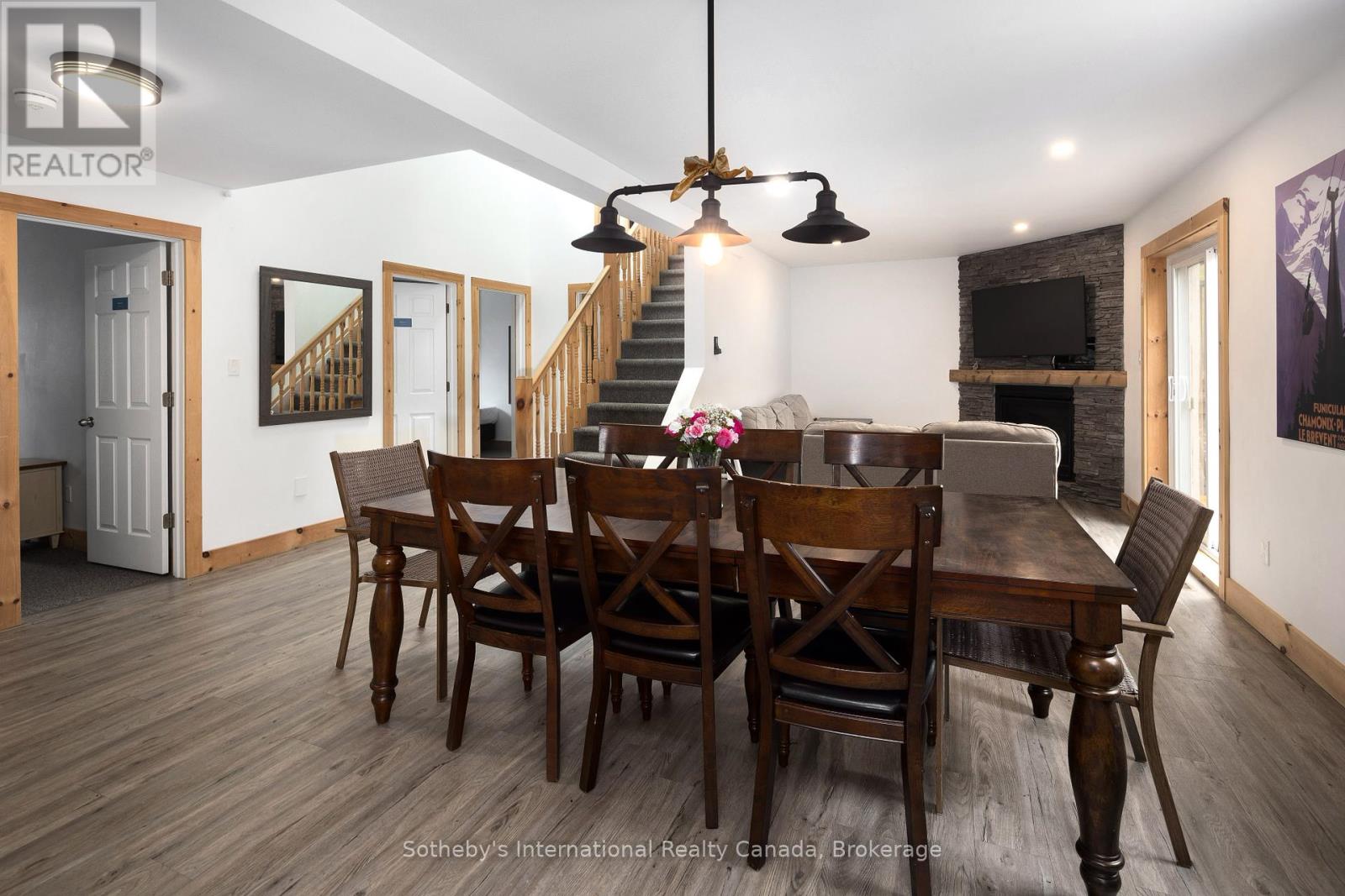 210 Arlberg Crescent, Blue Mountains, Ontario  L9Y 0M1 - Photo 16 - X12238894