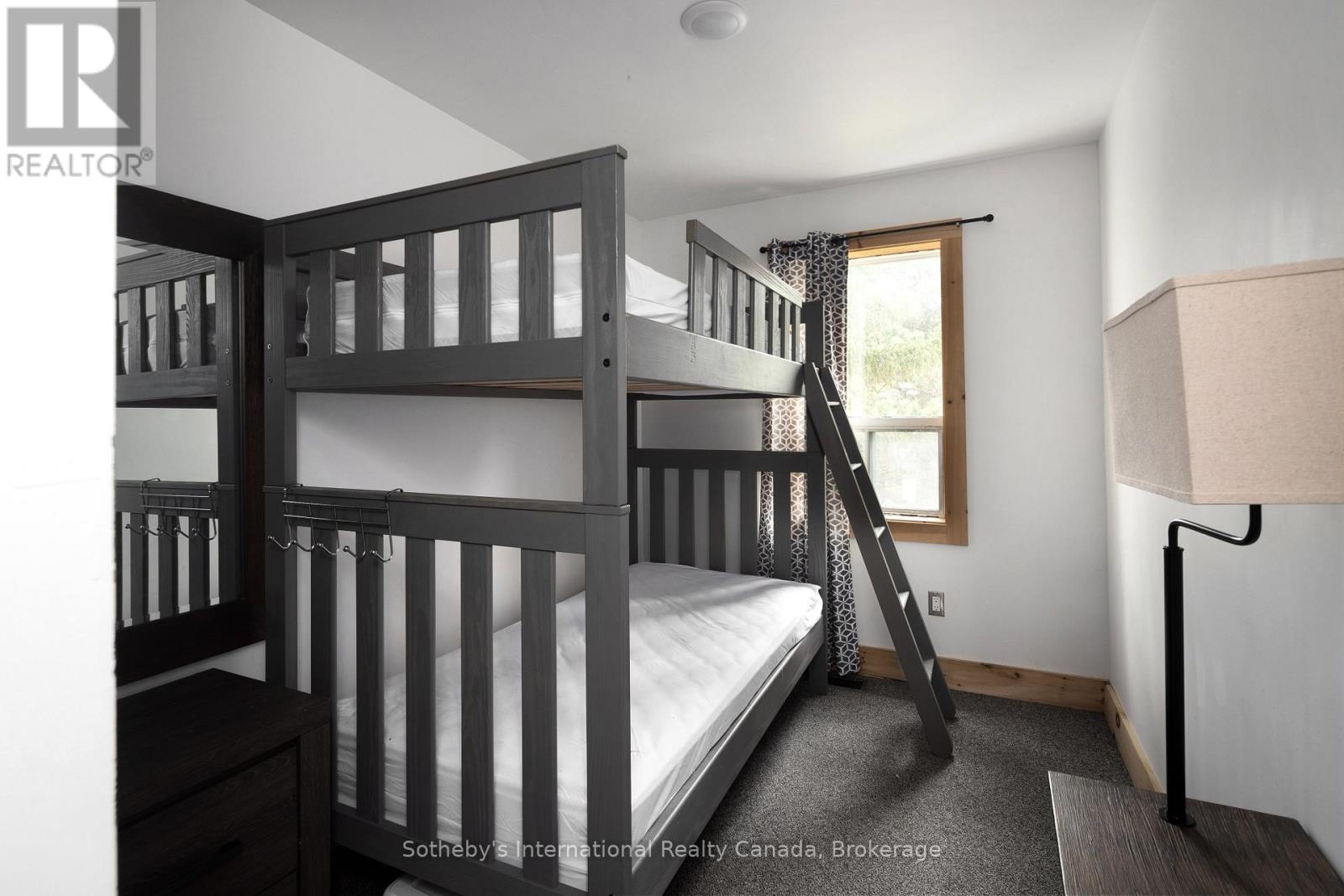 210 Arlberg Crescent, Blue Mountains, Ontario  L9Y 0M1 - Photo 21 - X12238894
