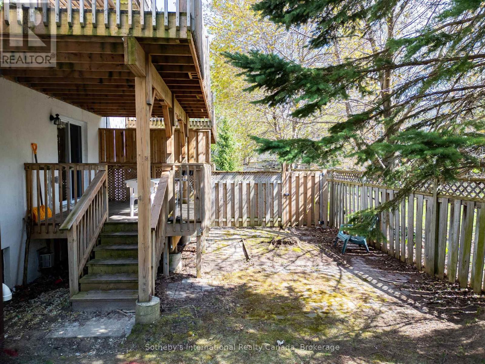 210 Arlberg Crescent, Blue Mountains, Ontario  L9Y 0M1 - Photo 10 - X12238925