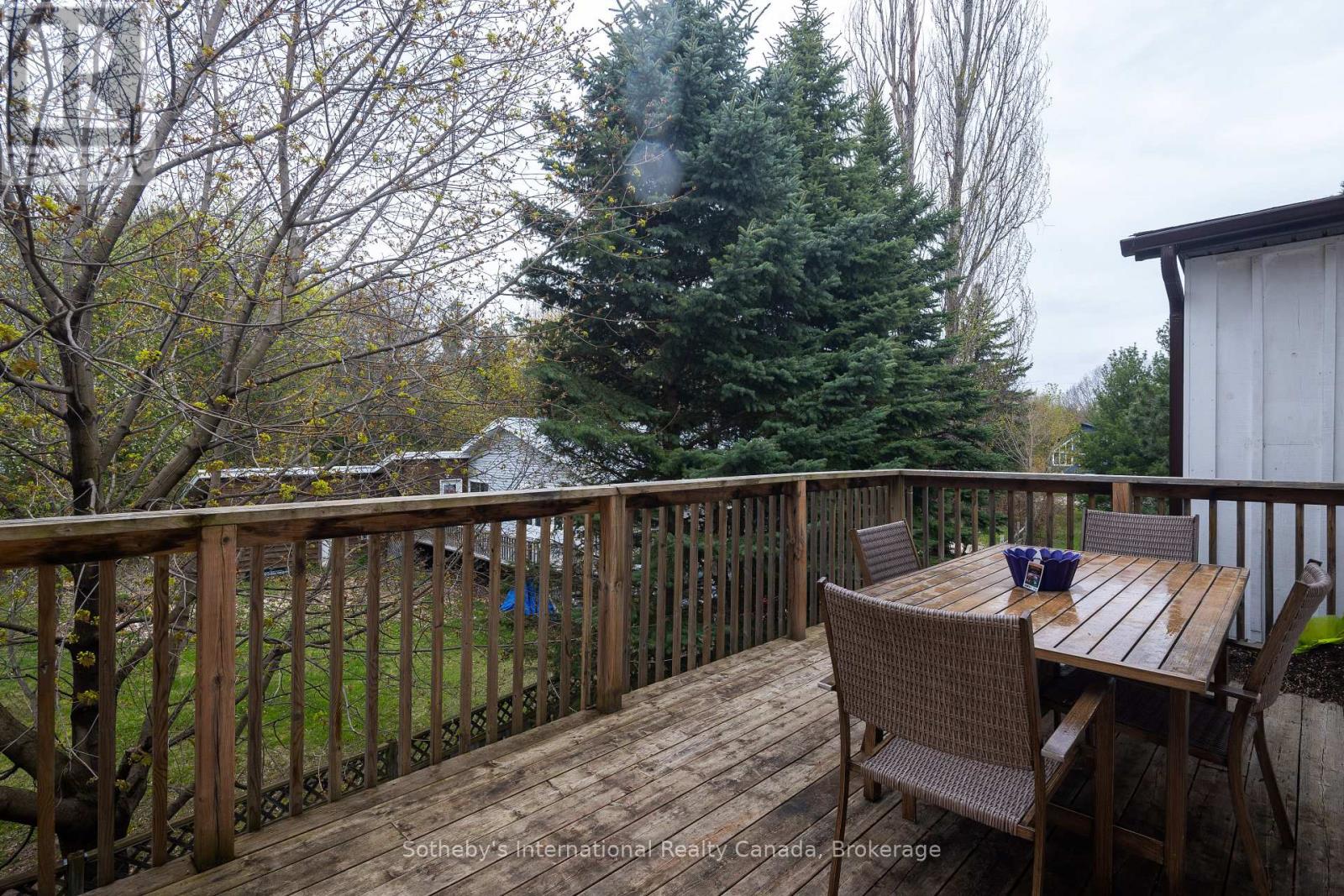 210 Arlberg Crescent, Blue Mountains, Ontario  L9Y 0M1 - Photo 18 - X12238925