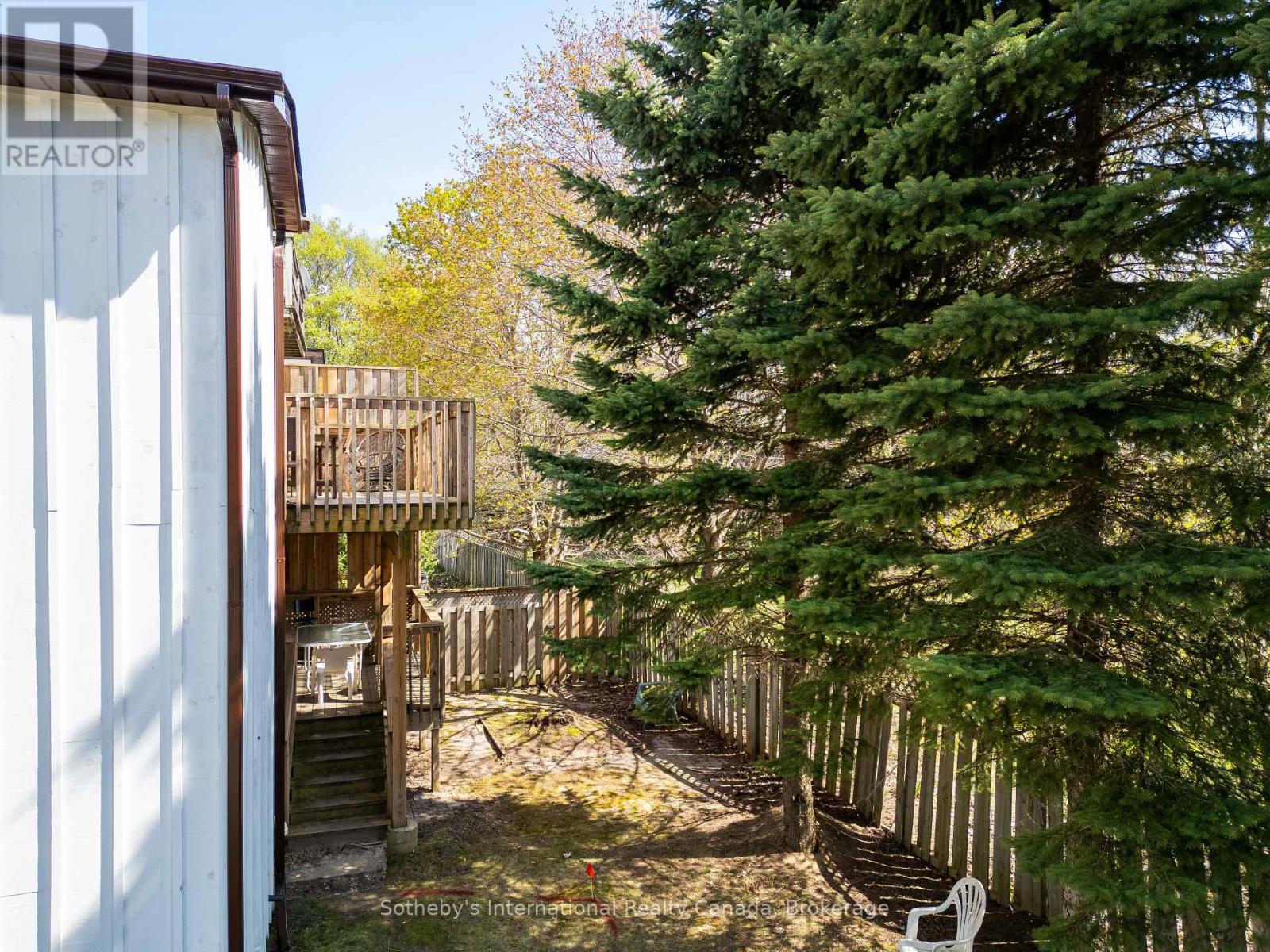 210 Arlberg Crescent, Blue Mountains, Ontario  L9Y 0M1 - Photo 19 - X12238925