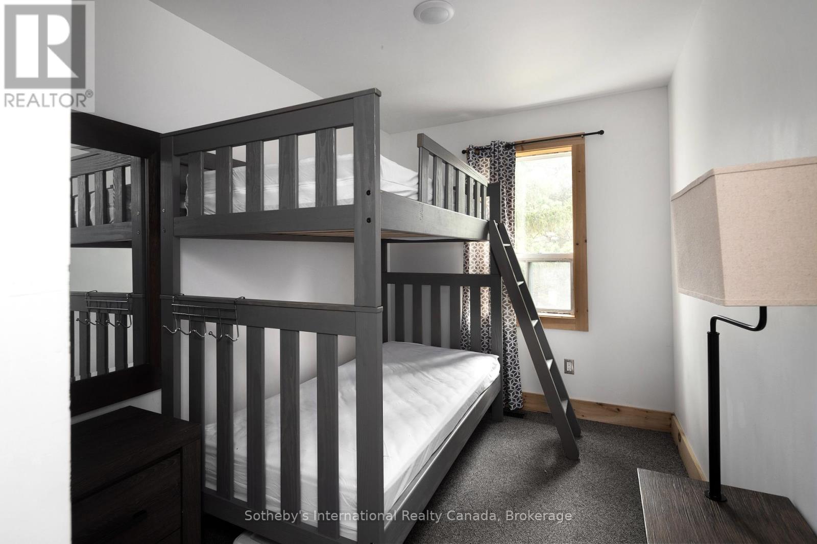 210 Arlberg Crescent, Blue Mountains, Ontario  L9Y 0M1 - Photo 21 - X12238925