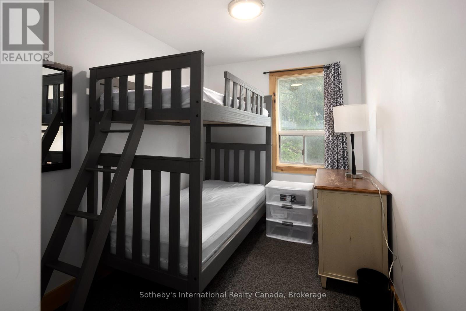 210 Arlberg Crescent, Blue Mountains, Ontario  L9Y 0M1 - Photo 7 - X12238925
