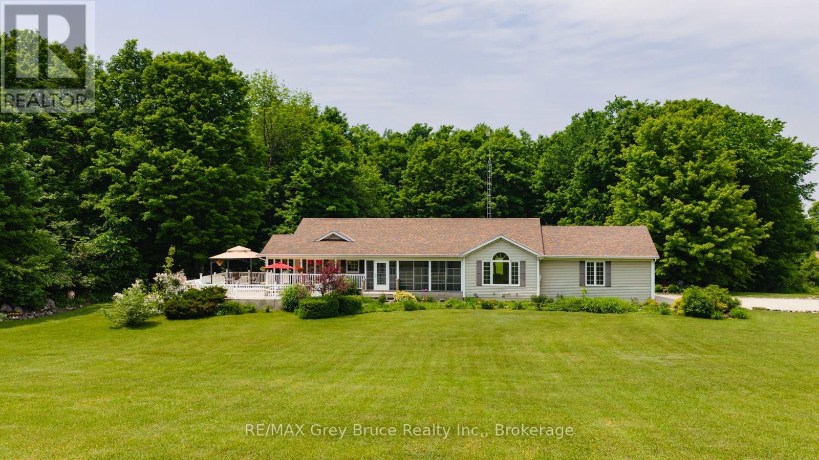 720291 20 Side Road, Chatsworth, Ontario  N0H 1R0 - Photo 2 - X12238942