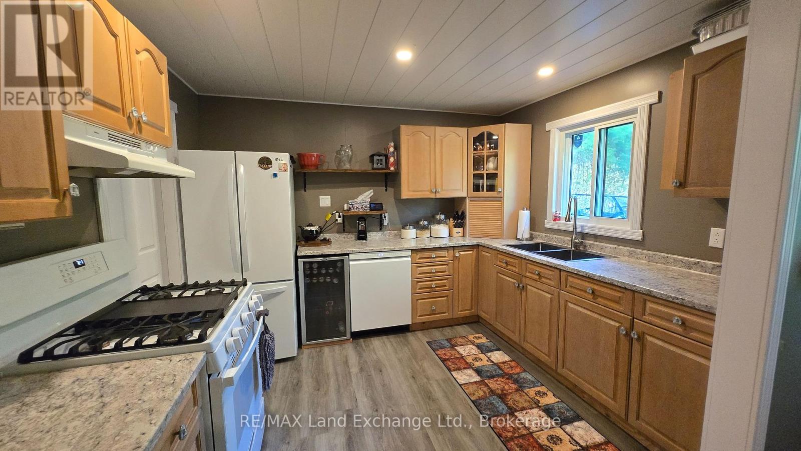 306 Ojibwa Trail, Huron-Kinloss, Ontario  N2Z 2X3 - Photo 7 - X12239113