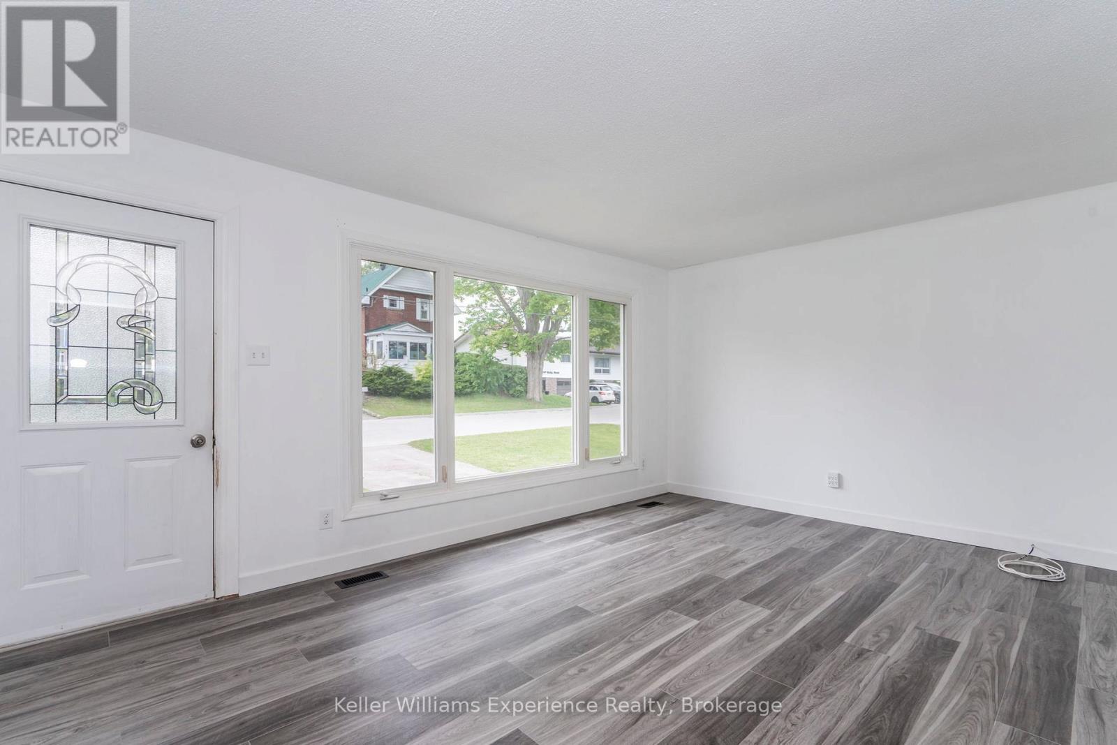 258 Ruby Street, Midland, Ontario  L4R 2L4 - Photo 5 - S12239166