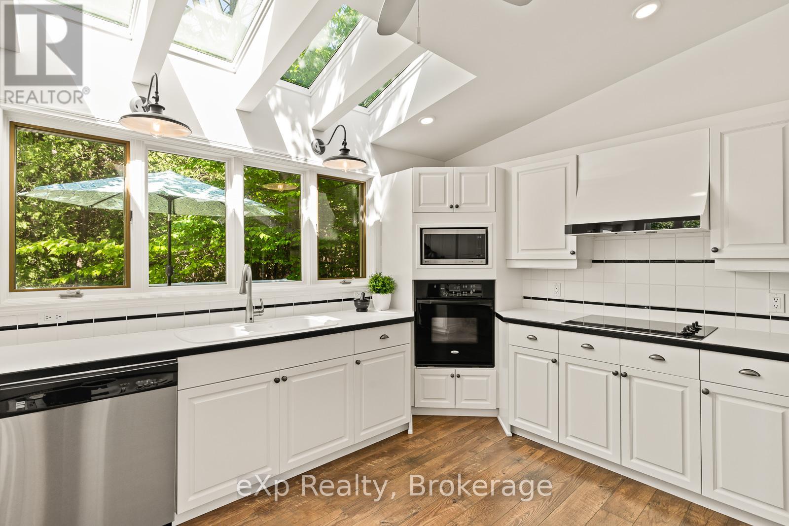 900 Berford Street, South Bruce Peninsula, Ontario  N0H 2T0 - Photo 13 - X12239256