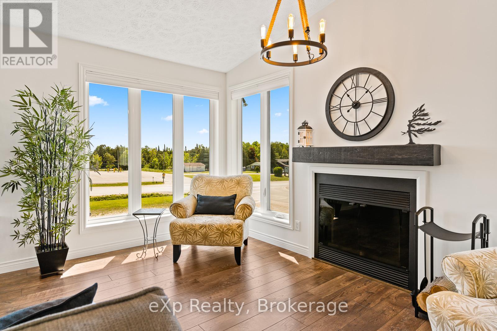 900 Berford Street, South Bruce Peninsula, Ontario  N0H 2T0 - Photo 9 - X12239277