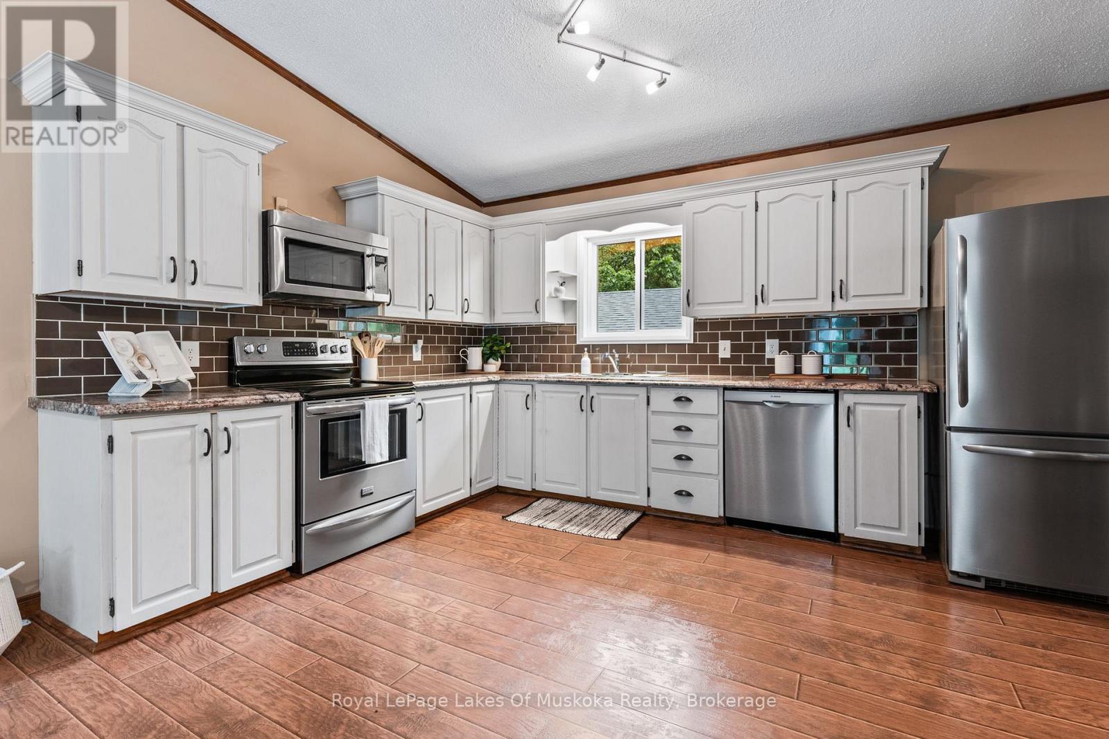 1851 Cedar Lane, Bracebridge, Ontario  P1L 1W9 - Photo 13 - X12239422