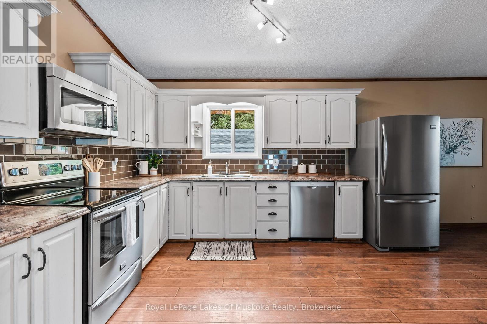 1851 Cedar Lane, Bracebridge, Ontario  P1L 1W9 - Photo 14 - X12239422