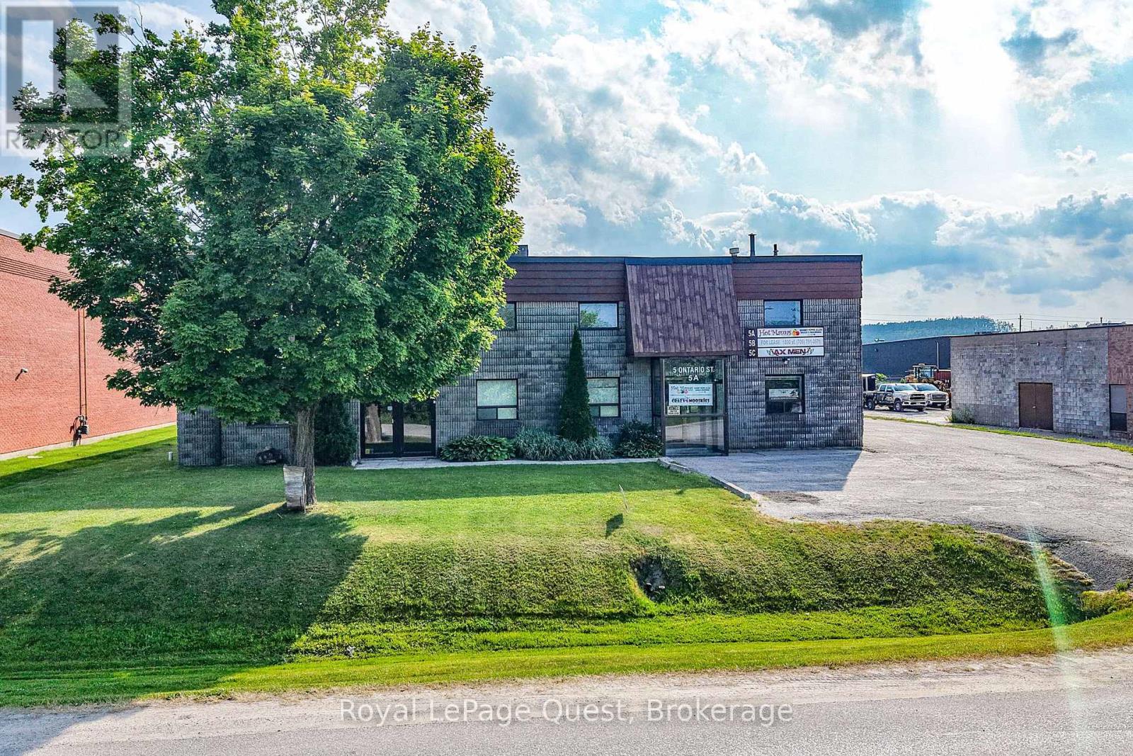5 Ontario Street, Orillia, Ontario  L3V 0T7 - Photo 2 - S12239542