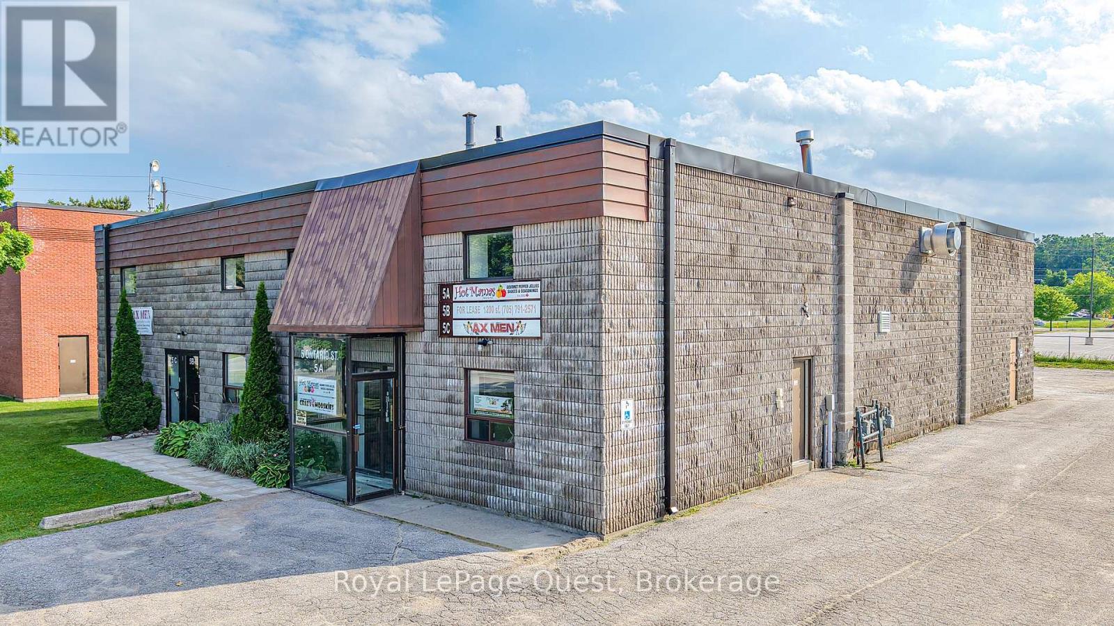 5 Ontario Street, Orillia, Ontario  L3V 0T7 - Photo 3 - S12239542