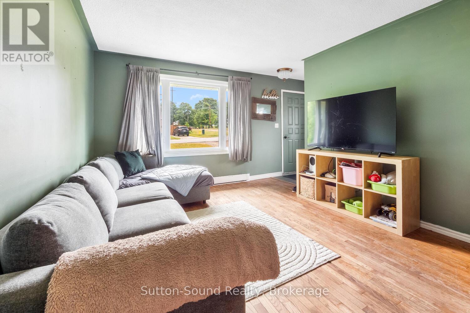 780 Eastwood Drive, Saugeen Shores, Ontario  N0H 2C4 - Photo 4 - X12239550