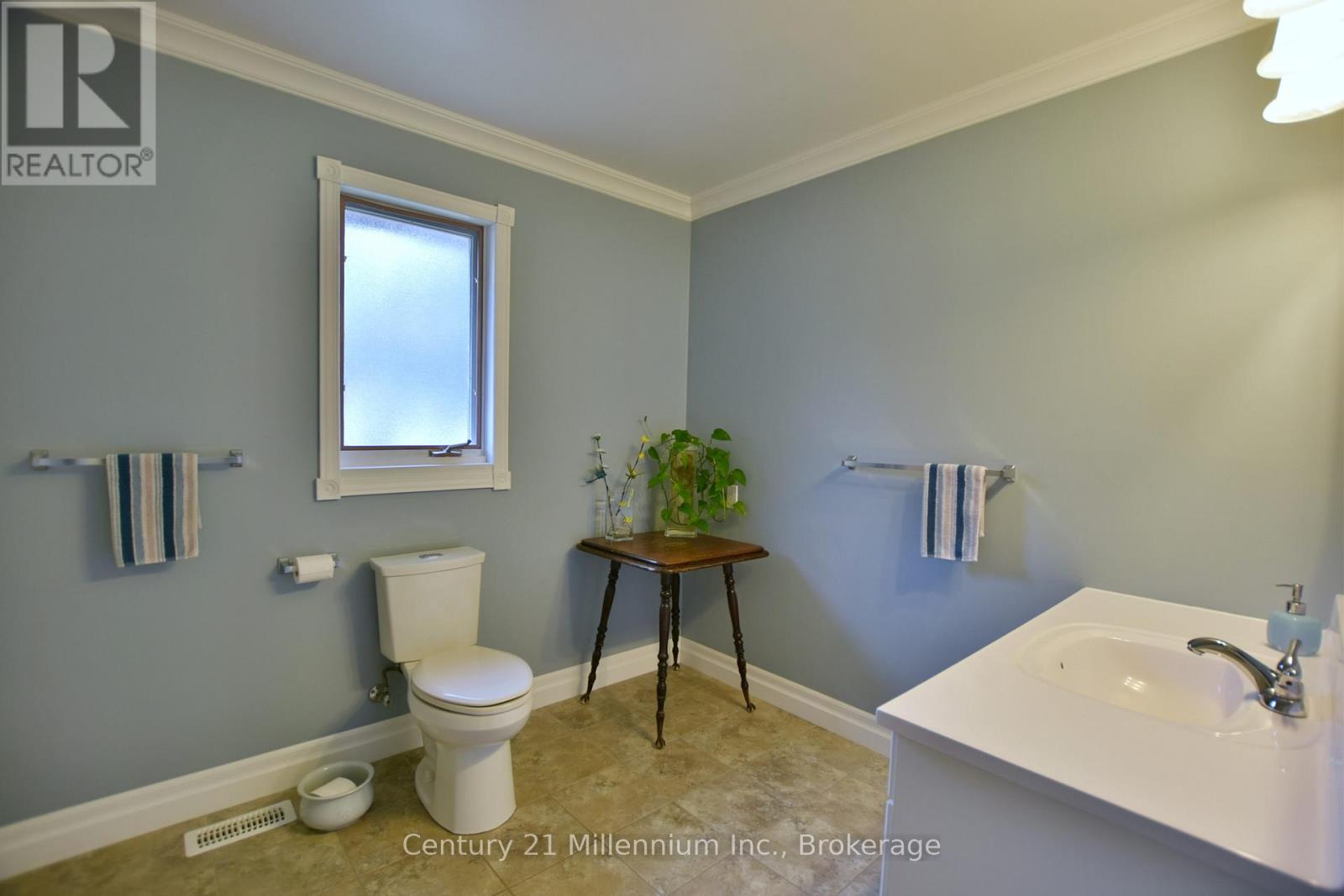 48 Indianola Crescent, Wasaga Beach, Ontario  L9Z 2W3 - Photo 37 - S12239889