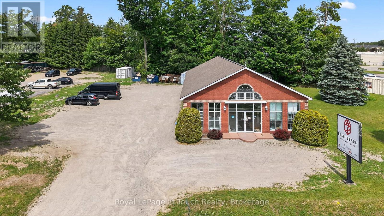 760 Balm Beach Road E, Midland, Ontario  L4R 4K4 - Photo 2 - S12240068